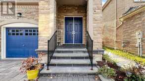 7 SUNDEW LANE | Richmond Hill Ontario | Slide Image Two