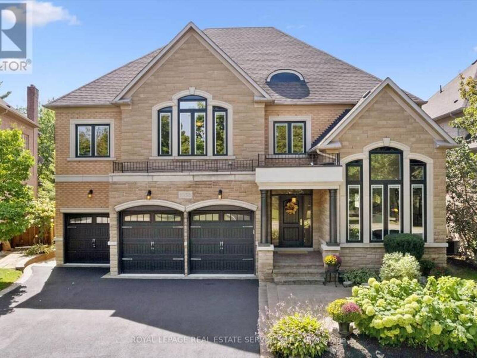 1036 VALLEY CREST CIRCLE, Oakville, Ontario L6H 6W8