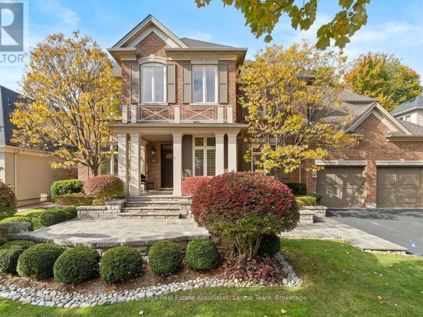 562 GLADWYNE COURT, Mississauga, Ontario L5H 4L4