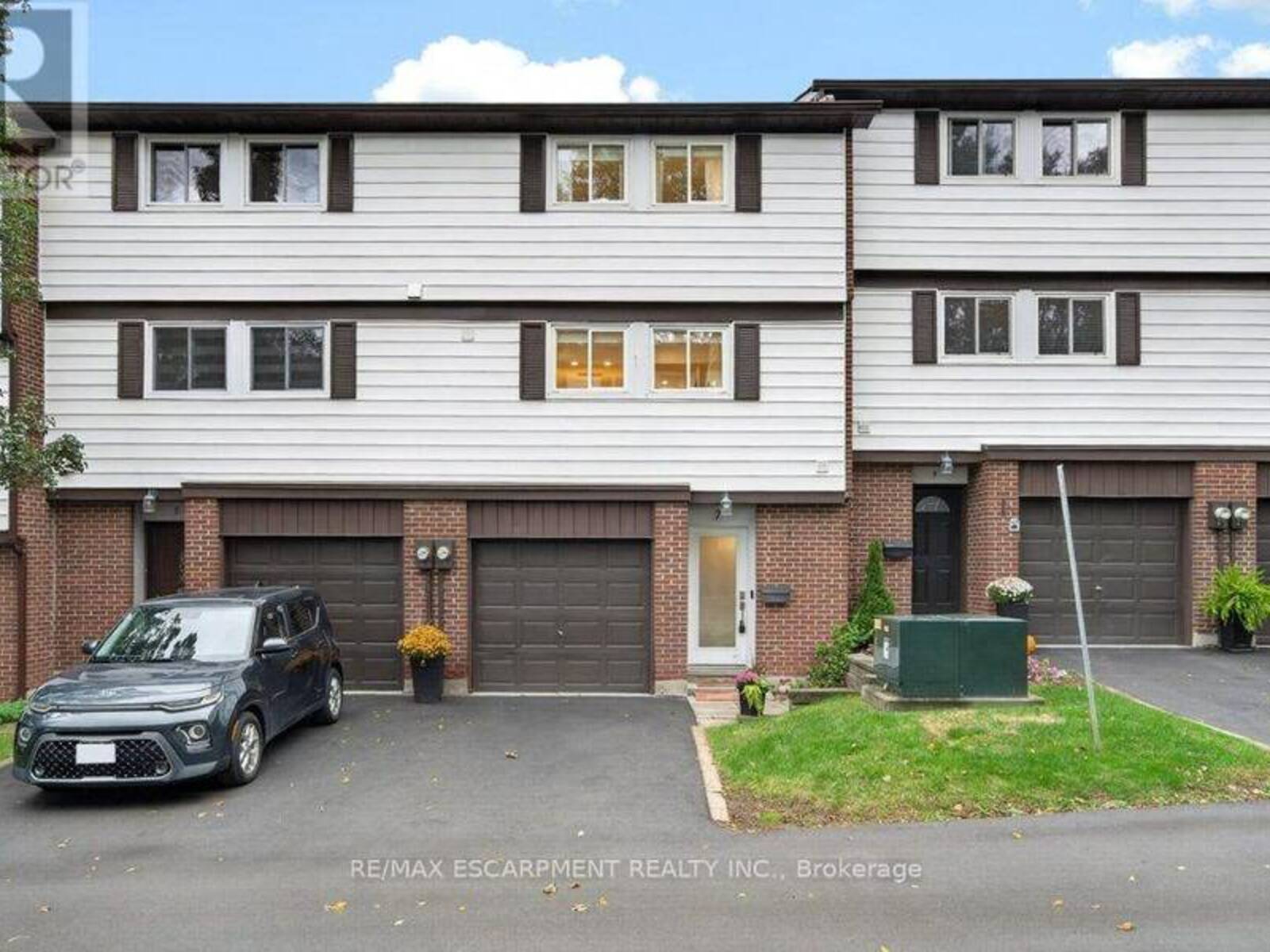 7 BRIAR LANE, Dundas, Ontario L9H 6E8