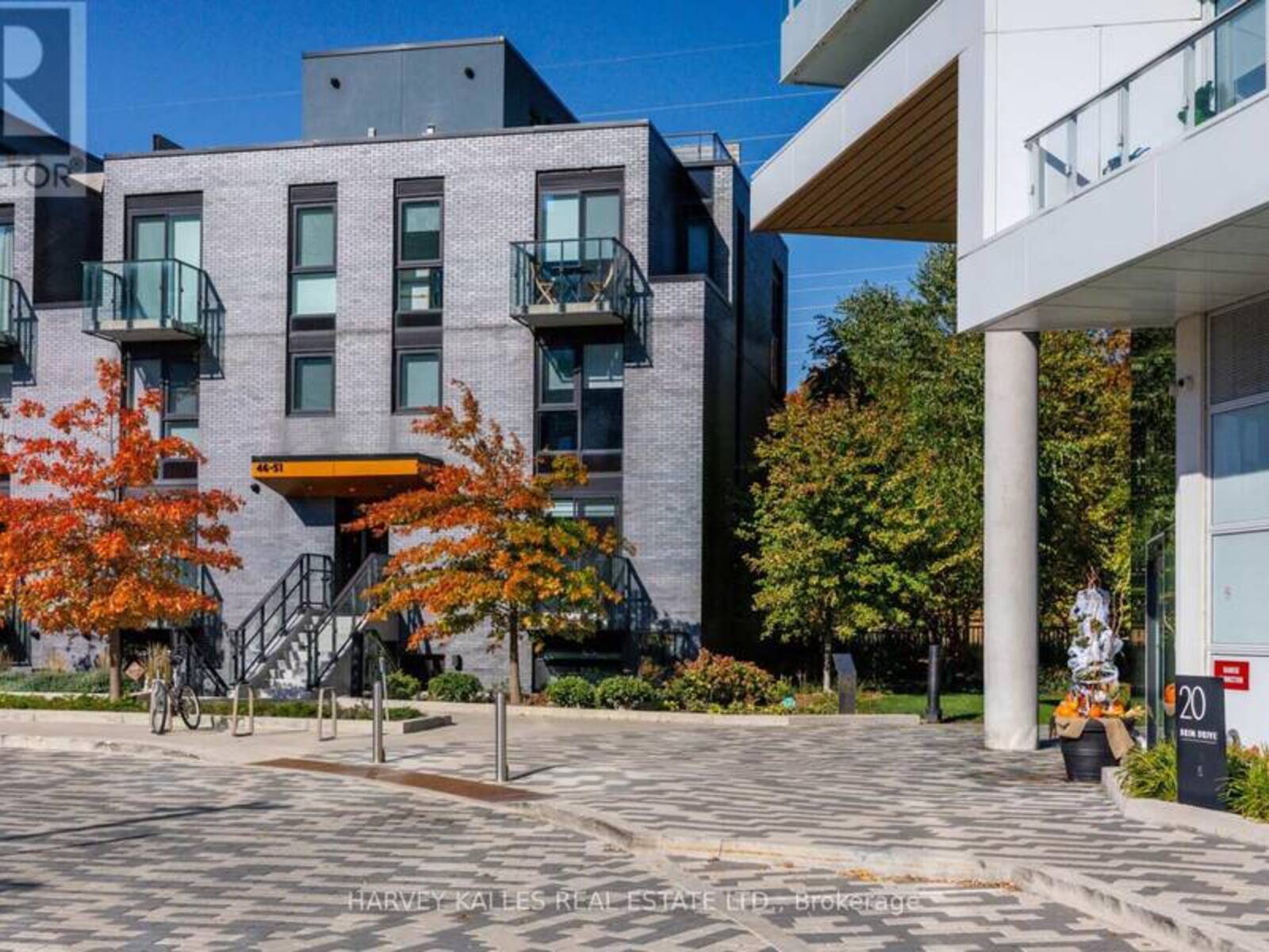 TH49 - 10 BRIN DRIVE, Toronto, Ontario M8X 0B3