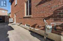 28 VINCENT STREET | Brampton Ontario | Slide Image Forty