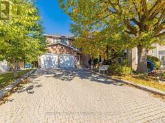 22 JARDIN HILL COURT Toronto Ontario, M2H 3R8