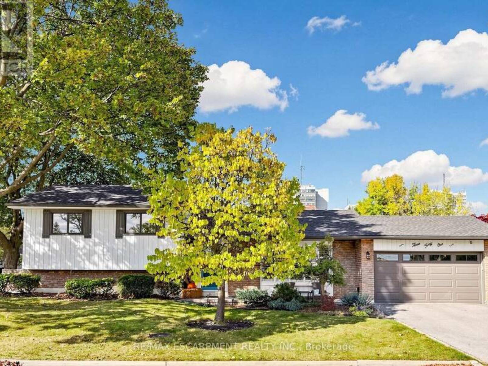 341 LYNNWOOD DRIVE, Oakville, Ontario L6H 1M7