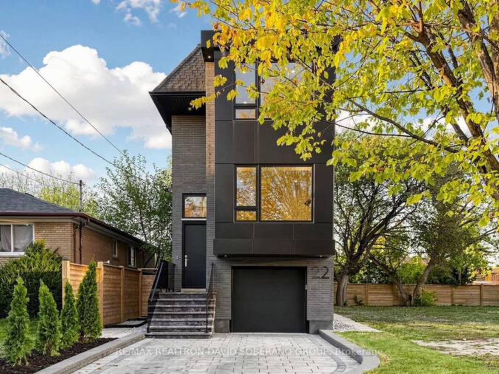22 VERWOOD AVENUE, Toronto, Ontario M3H 2K5