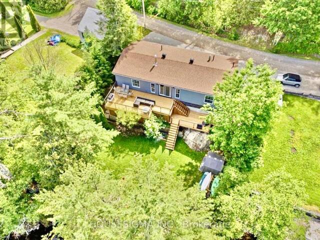 8168 LAIDLAW AVENUE Washago Ontario, L0K 2B0 - 3 Bedrooms Waterfront Home For sale