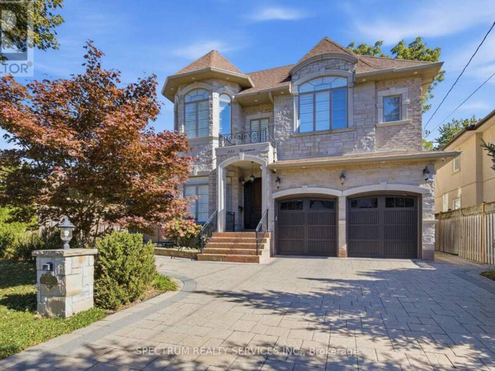 223 LENNOX AVENUE, Richmond Hill, Ontario L4C 2A4