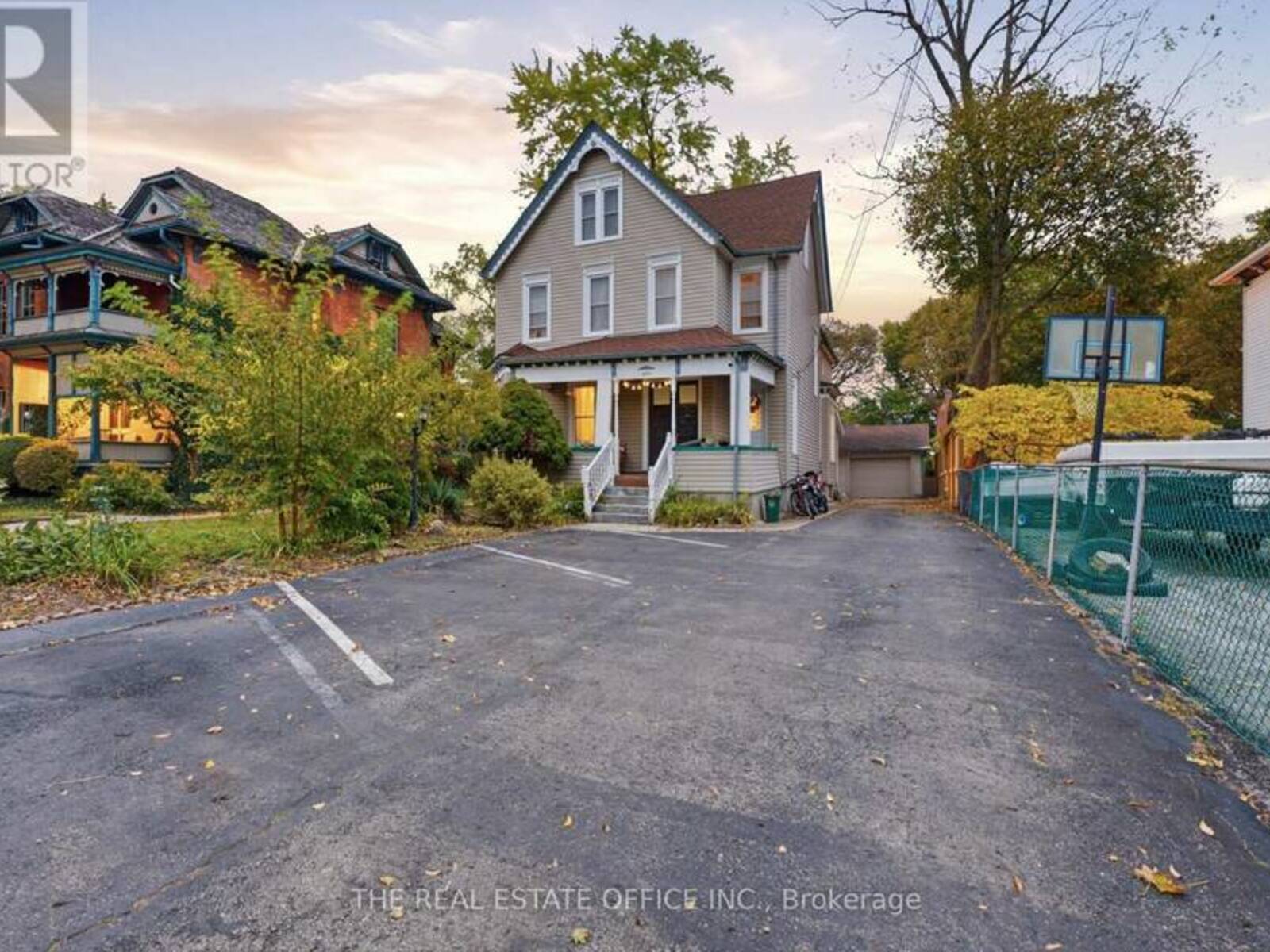 4327 SIMCOE STREET, Niagara Falls, Ontario L2E 1T5