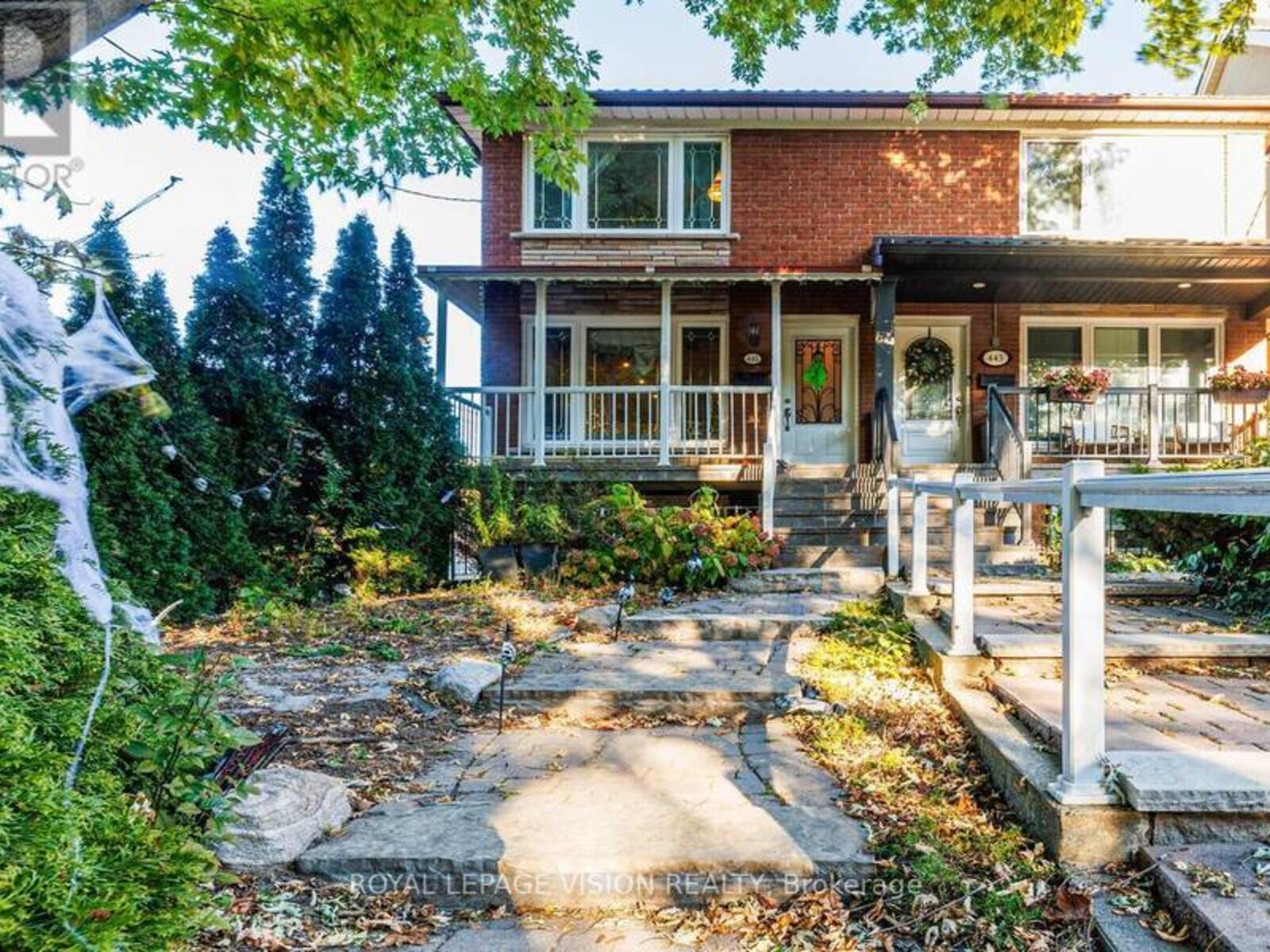 445 SHAW STREET, Toronto, Ontario M6J 2X4