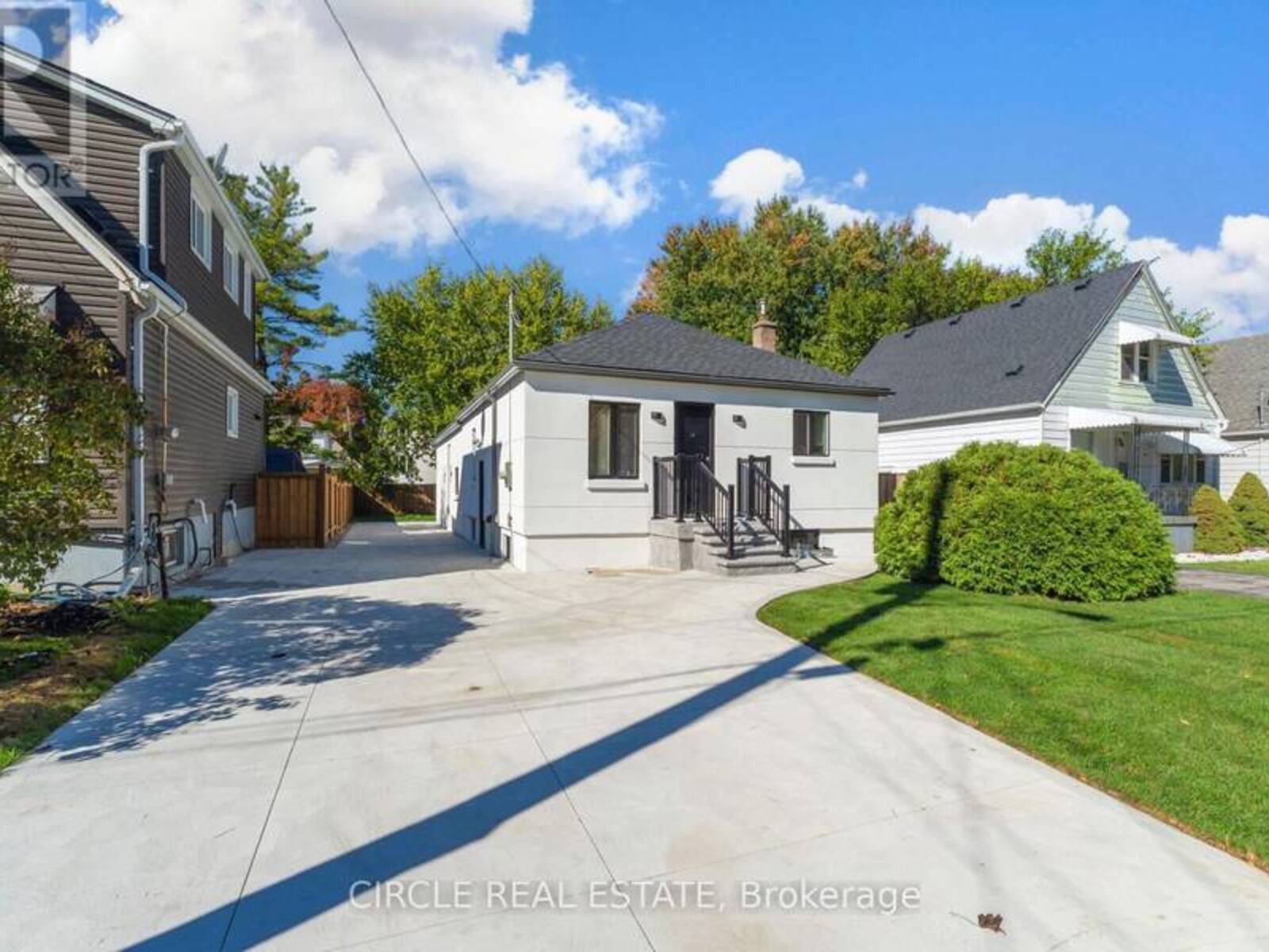 226 EAST 28TH STREET, Hamilton, Ontario L8V 3J1