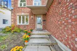 13 IRISH LANE | Barrie Ontario | Slide Image Three