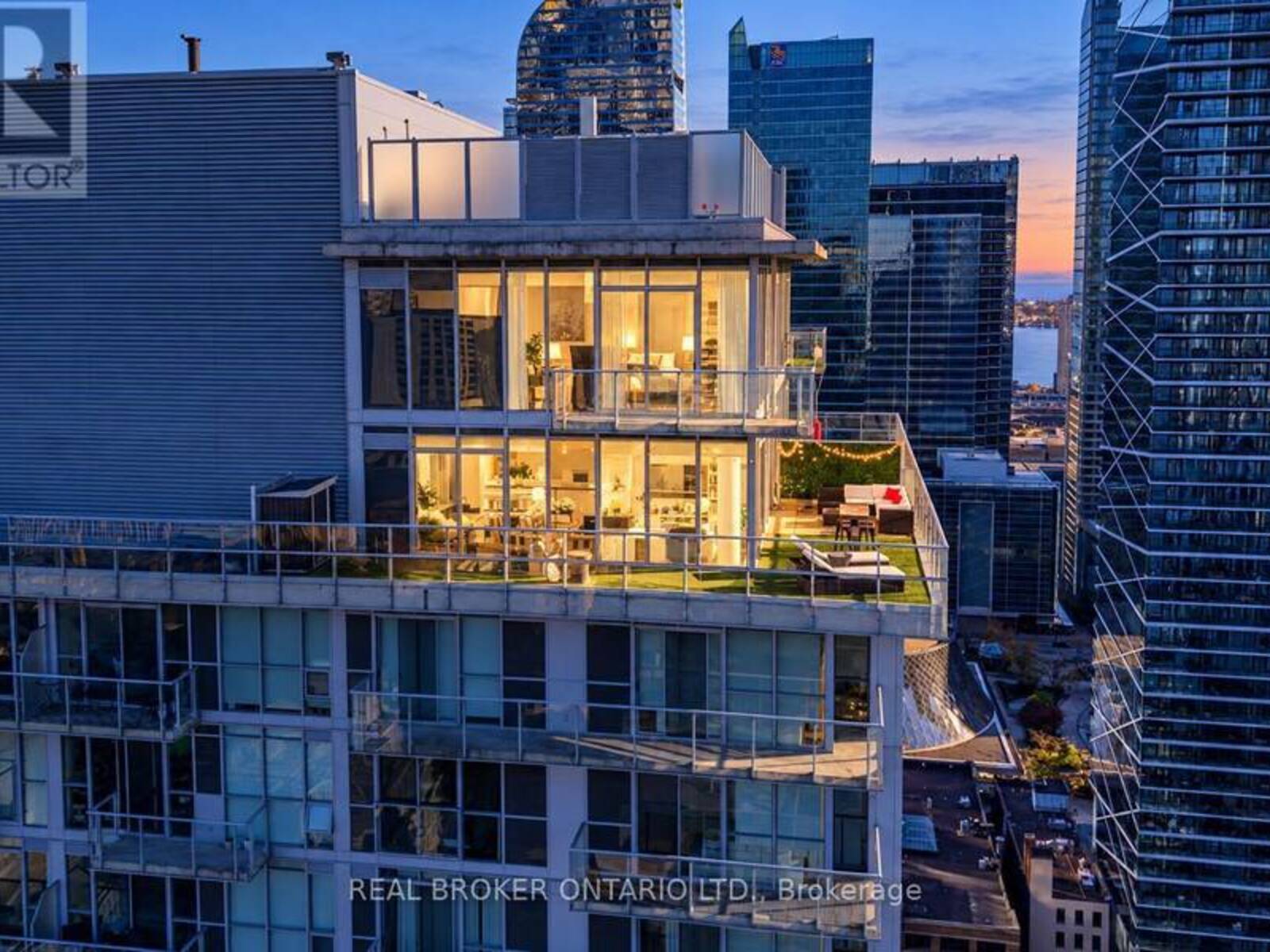 PH02 - 126 SIMCOE STREET, Toronto, Ontario M5H 4E6