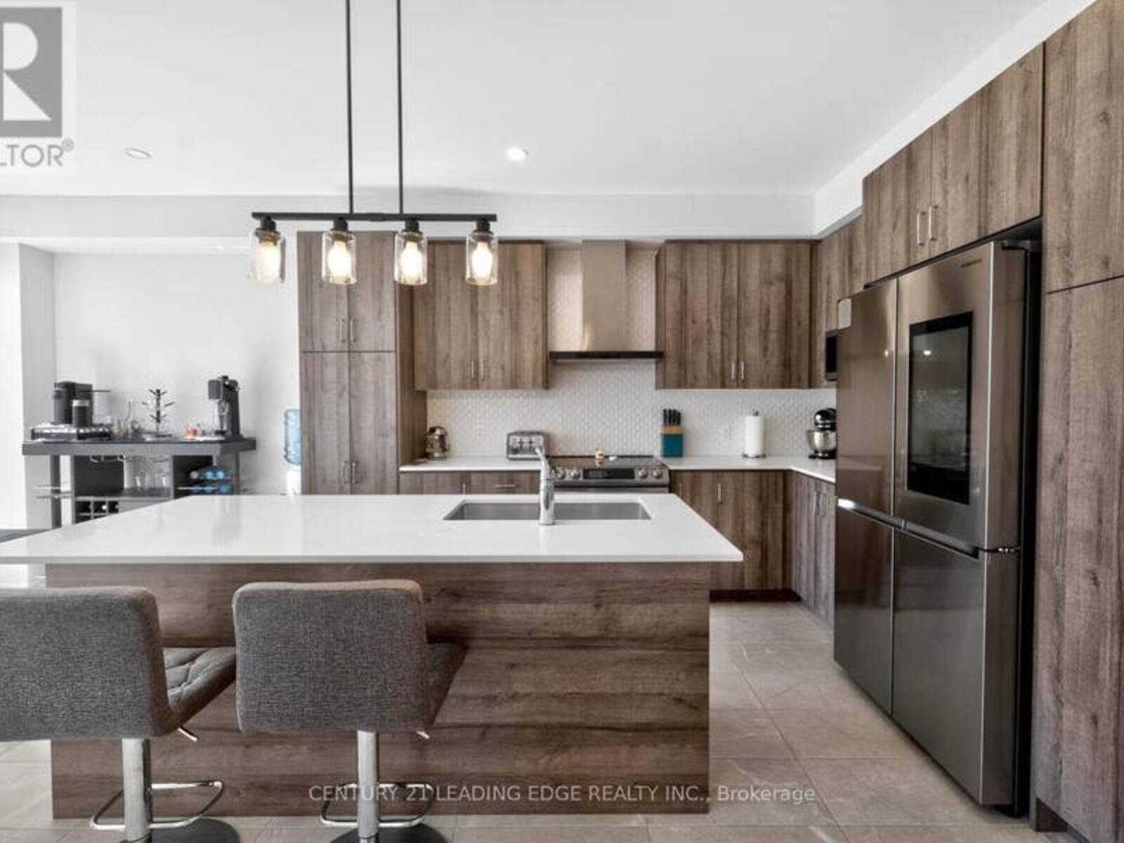 235 FERRAGINE CRESCENT, Bradford West Gwillimbury, Ontario L3Z 4K1