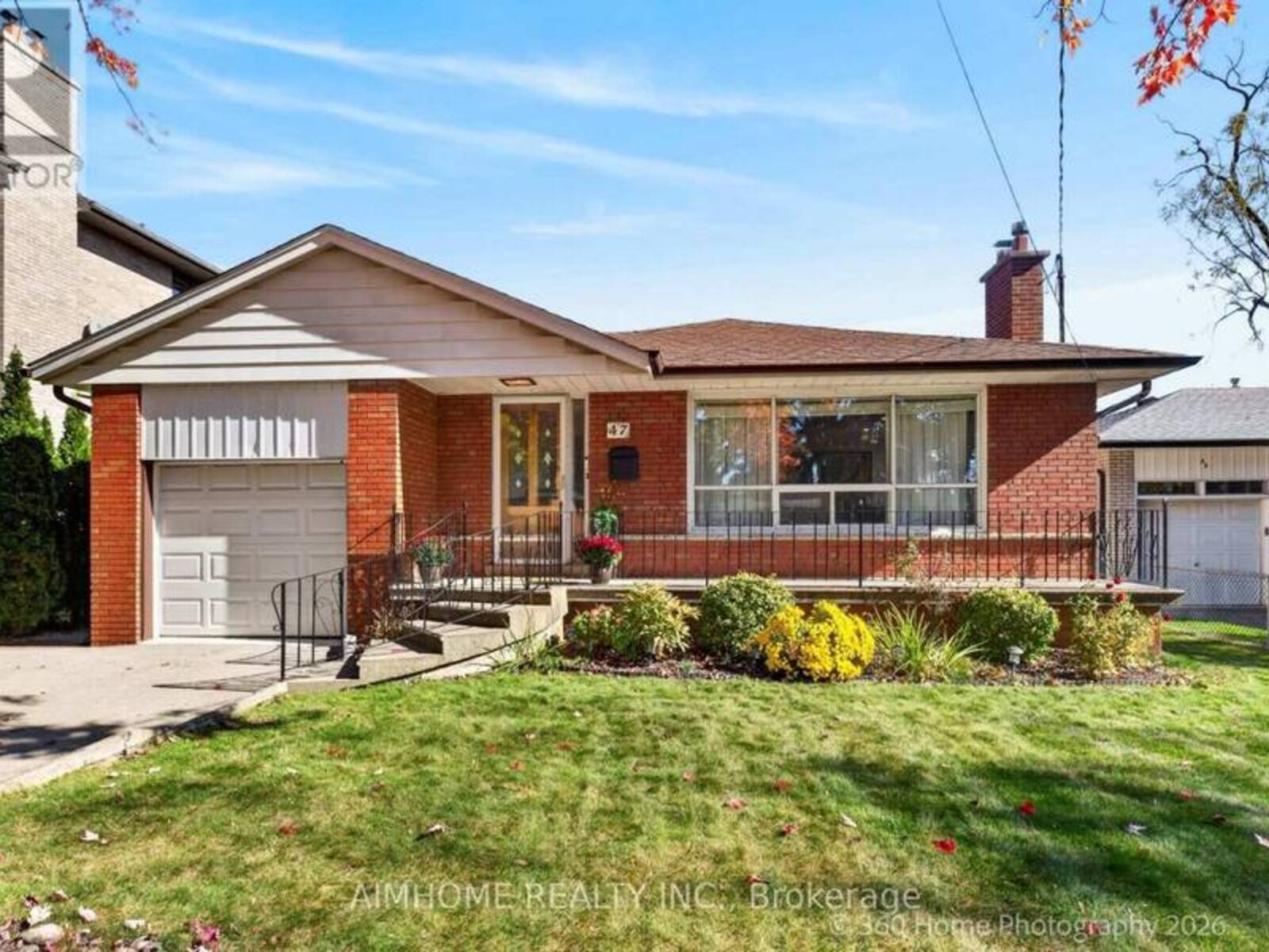47 SILVERHILL DRIVE, Toronto, Ontario M9B 3W3