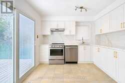 5 NIMROD CRESCENT W | Brampton Ontario | Slide Image Thirteen
