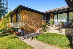 8 LAURELWOOD CRESCENT | Toronto Ontario | Slide Image Four