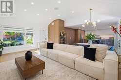 8 LAURELWOOD CRESCENT | Toronto Ontario | Slide Image Nine