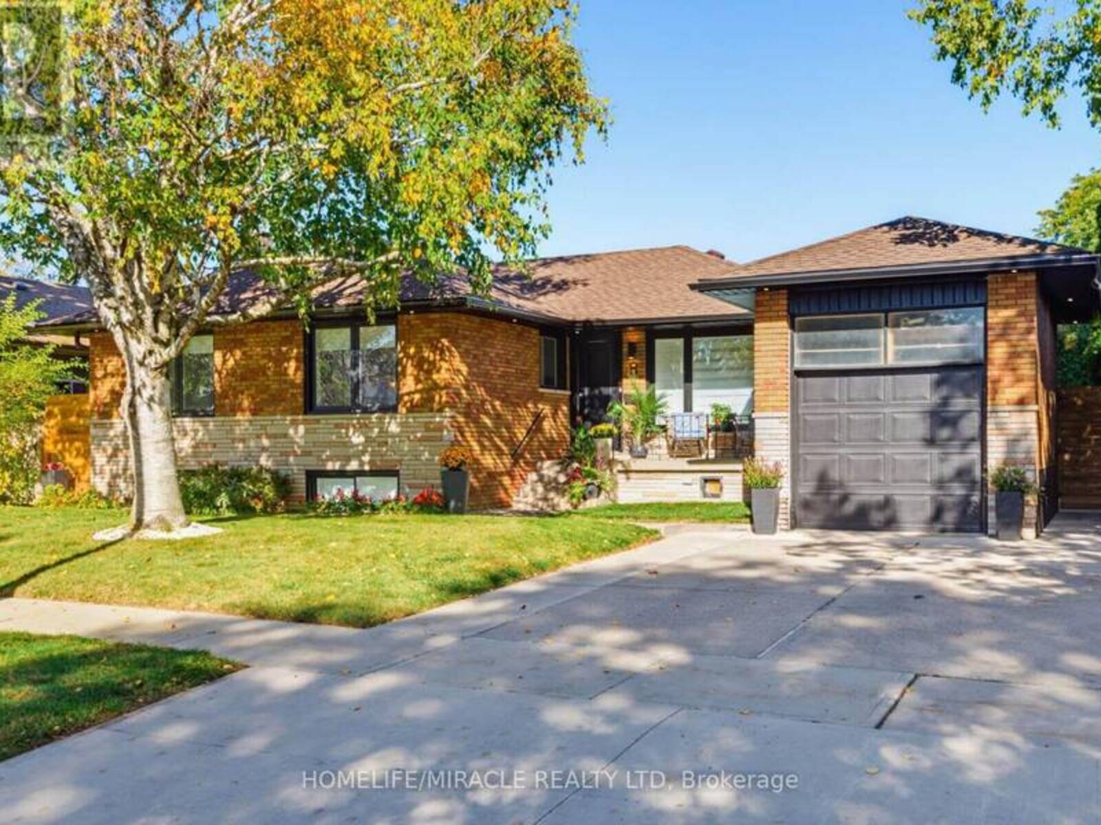 8 LAURELWOOD CRESCENT, Toronto, Ontario M9P 1L5