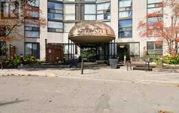 1112 - 40 HARDING BOULEVARD W | Richmond Hill Ontario | Slide Image Four