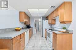 521 - 32 CLARISSA DRIVE | Richmond Hill Ontario | Slide Image Six