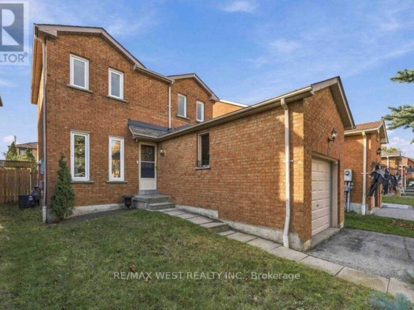 67 WOODSTONE PLACE, Whitby, Ontario L1R 1S8