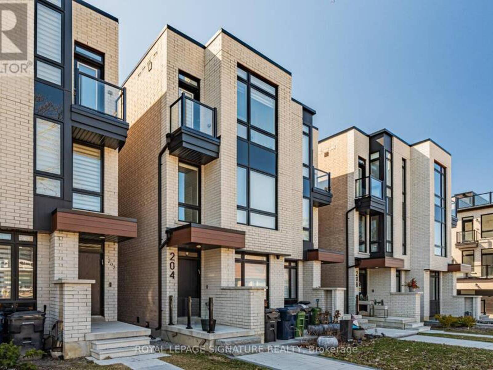 204 MCROBERTS AVENUE, Toronto, Ontario M6E 0B2
