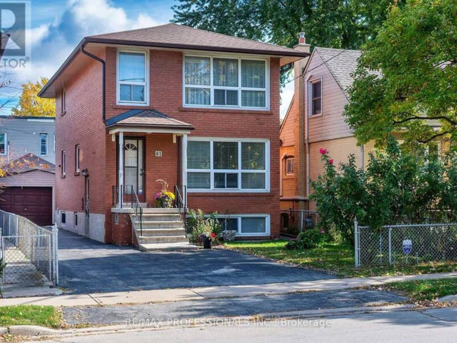 61 ROSEMEADE AVENUE, Toronto, Ontario M8Y 3A4