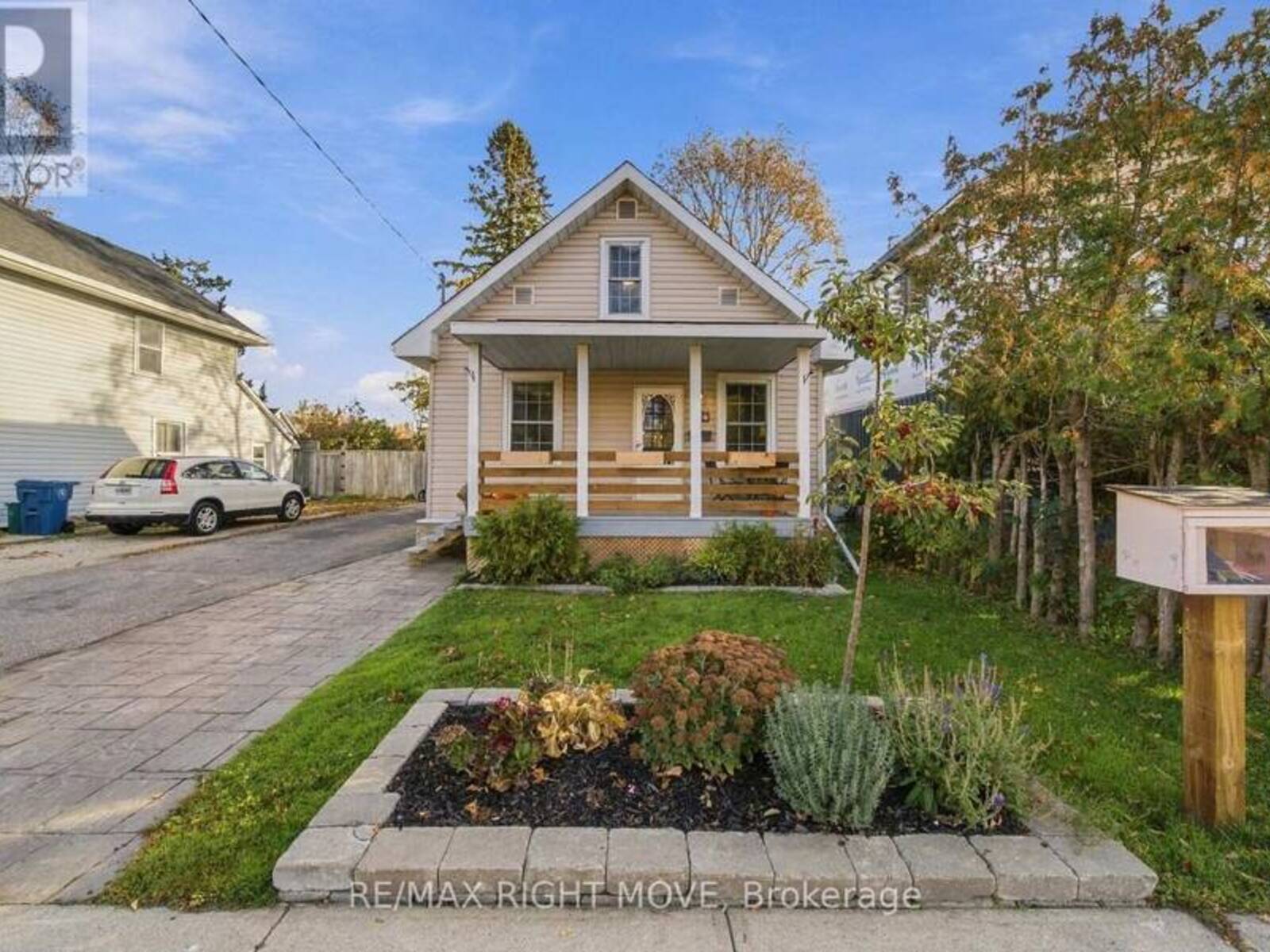 94 WESTMOUNT DRIVE N, Orillia, Ontario L3V 6C2