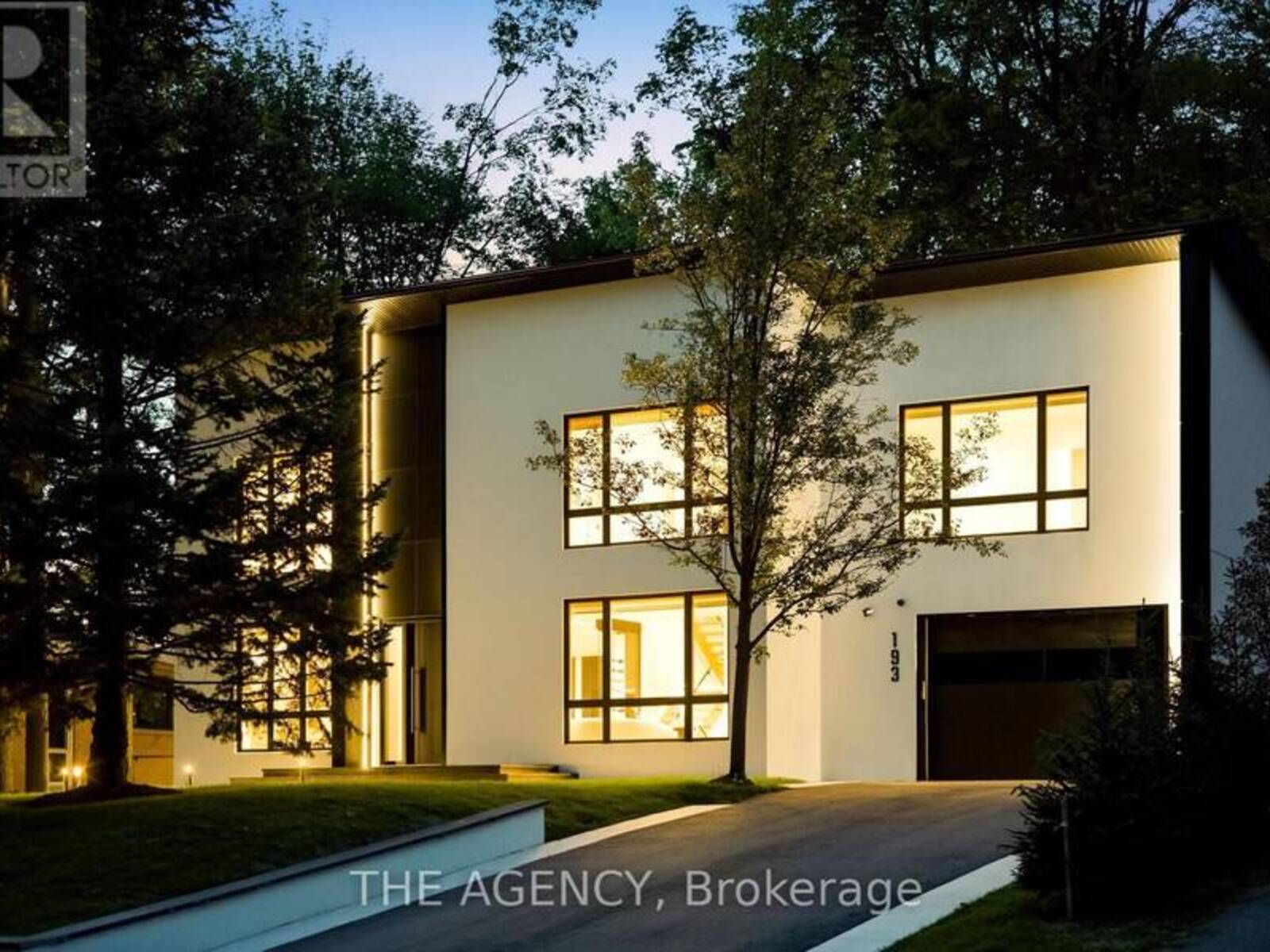 193 BEECHWOOD CRESCENT, Newmarket, Ontario L3Y 1W2