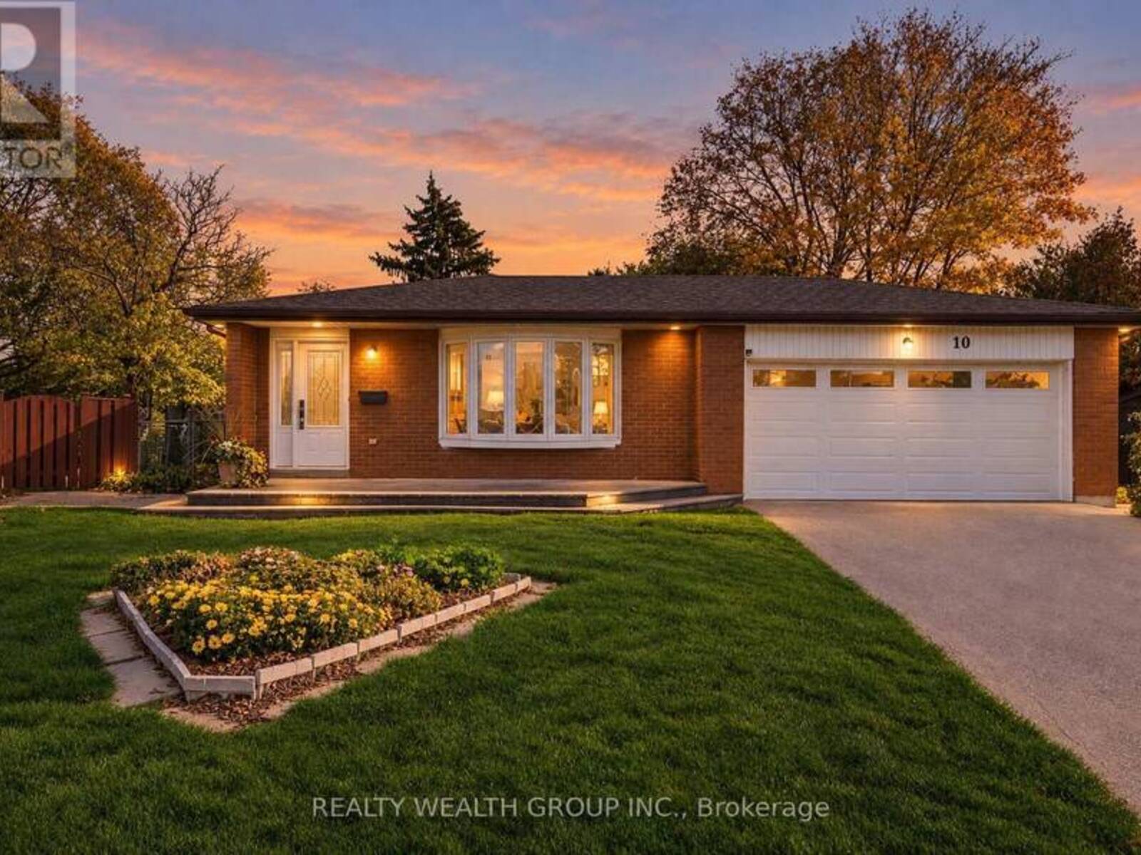 10 FLAVIAN COURT, Brampton, Ontario L6T 3P1