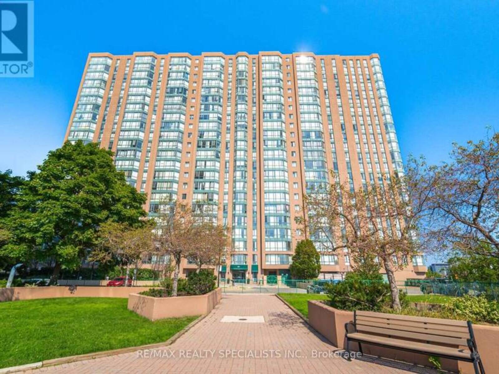 813 - 145 HILLCREST AVENUE, Mississauga, Ontario L5B 3Z1