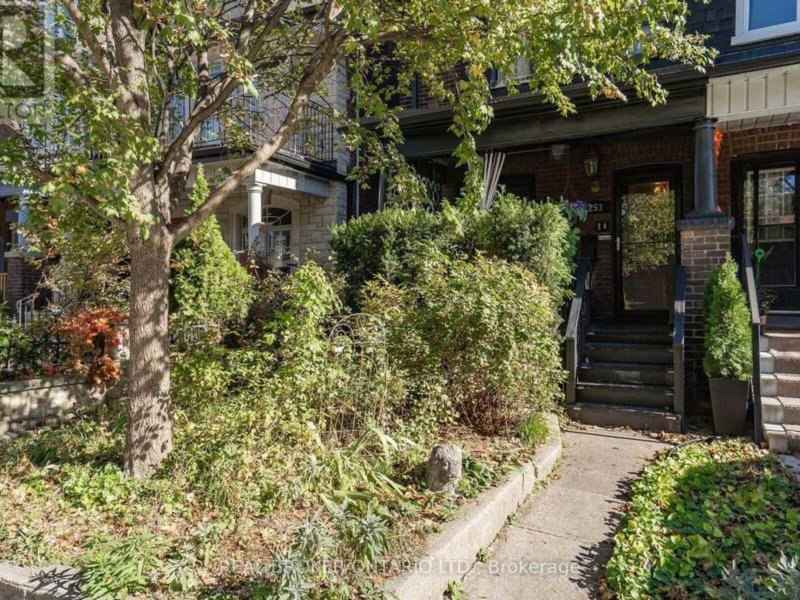 253 BARTLETT AVENUE, Toronto, Ontario M6H 3G3