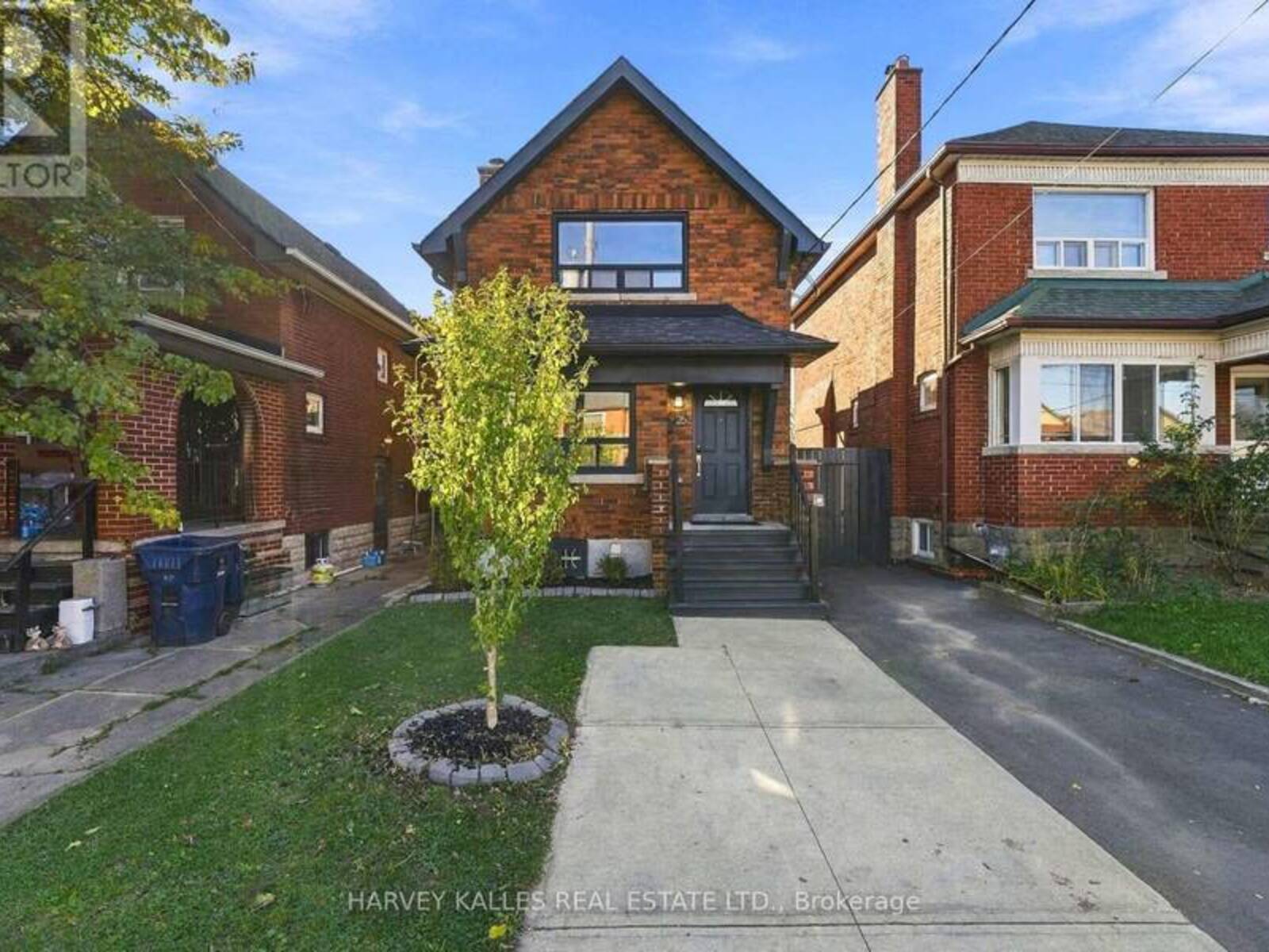 26 MIRANDA AVENUE, Toronto, Ontario M6E 4G2