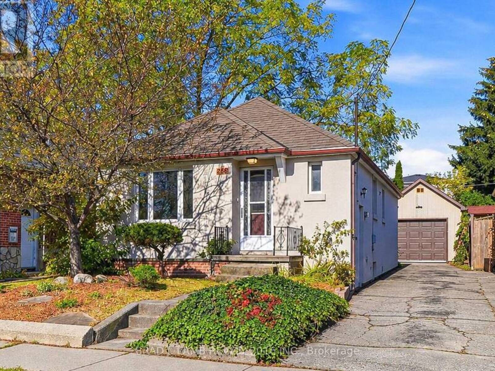 256 THE QUEENSWAY, Toronto, Ontario M8Y 1J4