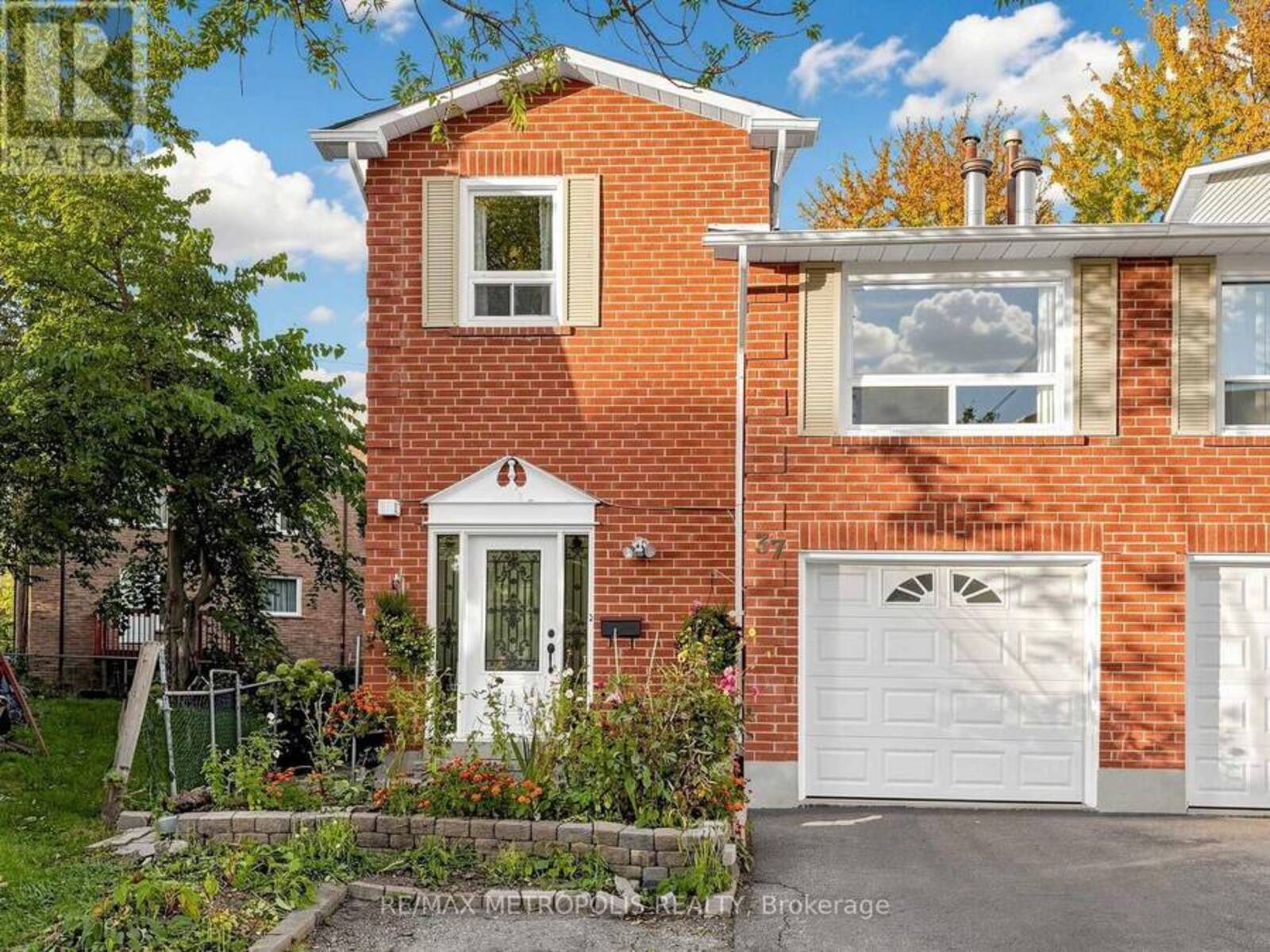 37 LEVITT COURT, Toronto, Ontario M2R 3P8