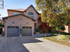 24 CHIP COURT Richmond Hill Ontario, L4C 9G3