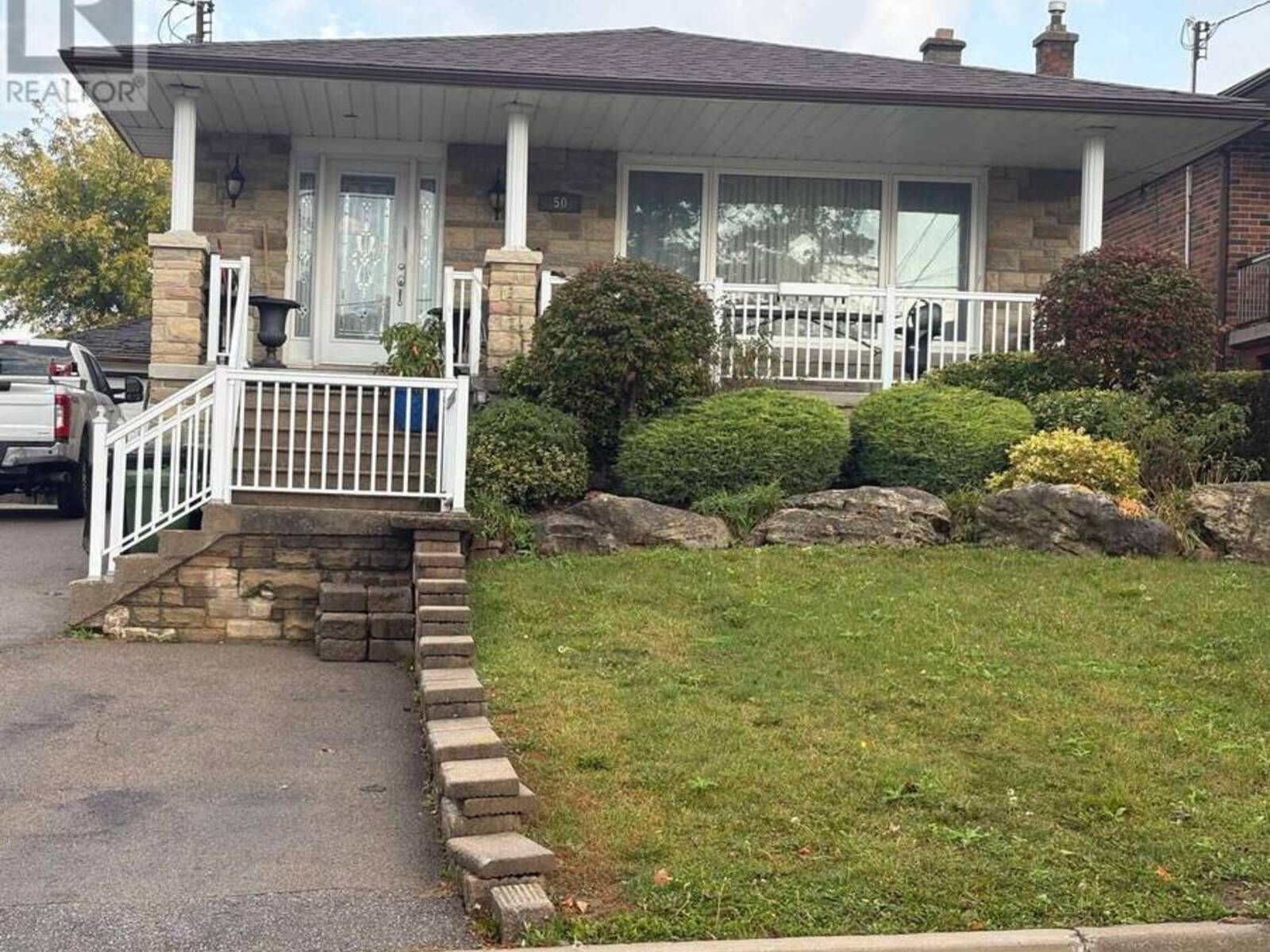 50 DEEVALE ROAD, Toronto, Ontario M6M 1Z5