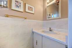 196 WELDRICK ROAD W | Richmond Hill Ontario | Slide Image Thirteen