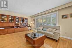 196 WELDRICK ROAD W | Richmond Hill Ontario | Slide Image Six