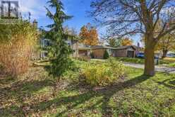 17 WELLS CRESCENT | Barrie Ontario | Slide Image Two