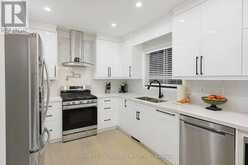 803 BEST CIRCLE | Newmarket Ontario | Slide Image Fifteen