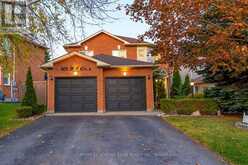 803 BEST CIRCLE | Newmarket Ontario | Slide Image One