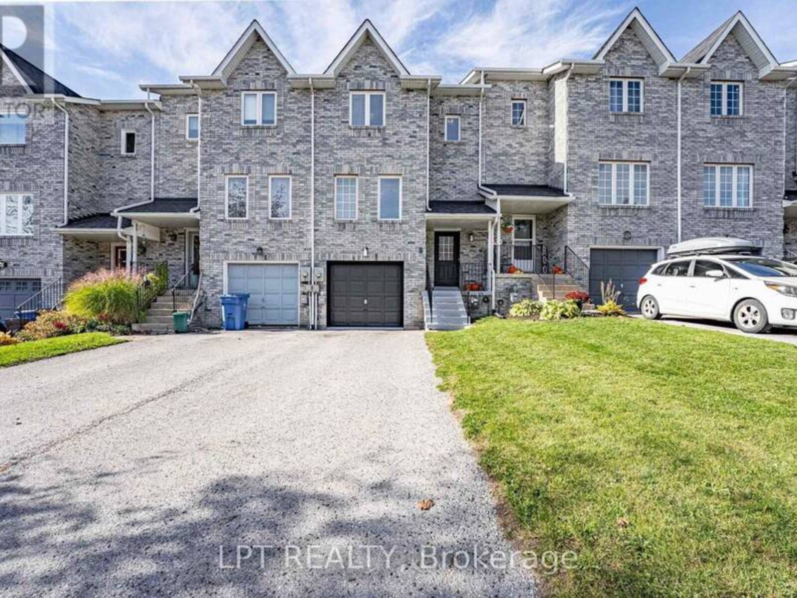 8 HATTIE COURT, Georgina, Ontario L4P 3Z7