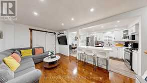 76 DEANSCROFT SQUARE | Toronto Ontario | Slide Image Nine
