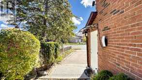 76 DEANSCROFT SQUARE | Toronto Ontario | Slide Image Three