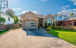 52 DAWN CRESCENT | Cambridge Ontario | Slide Image Three