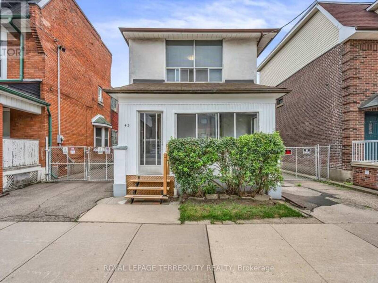 43 LAPPIN AVENUE, Toronto, Ontario M6H 1Y3