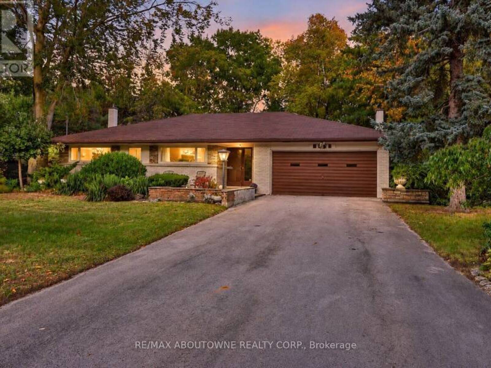 2086 GLENFOREST CRESCENT, Oakville, Ontario L6J 2G4