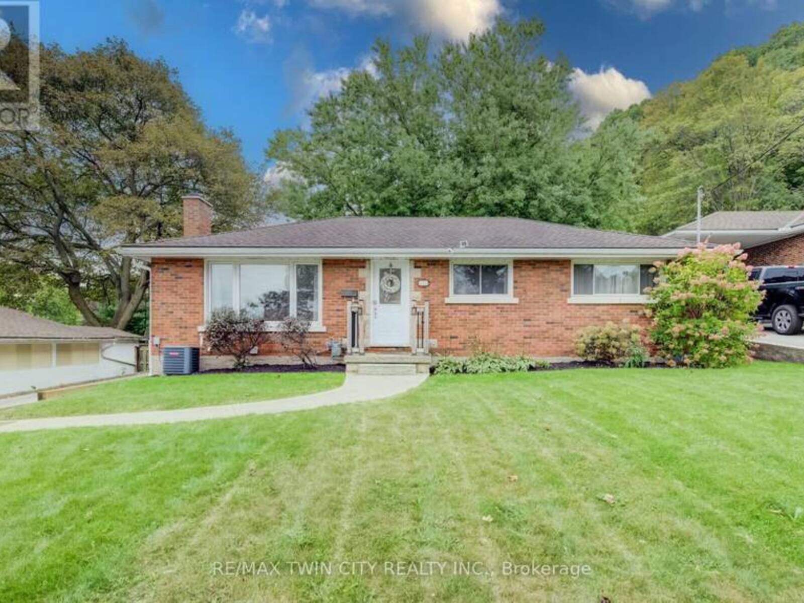 25 CULHAM DRIVE, Cambridge, Ontario N1S 2G7