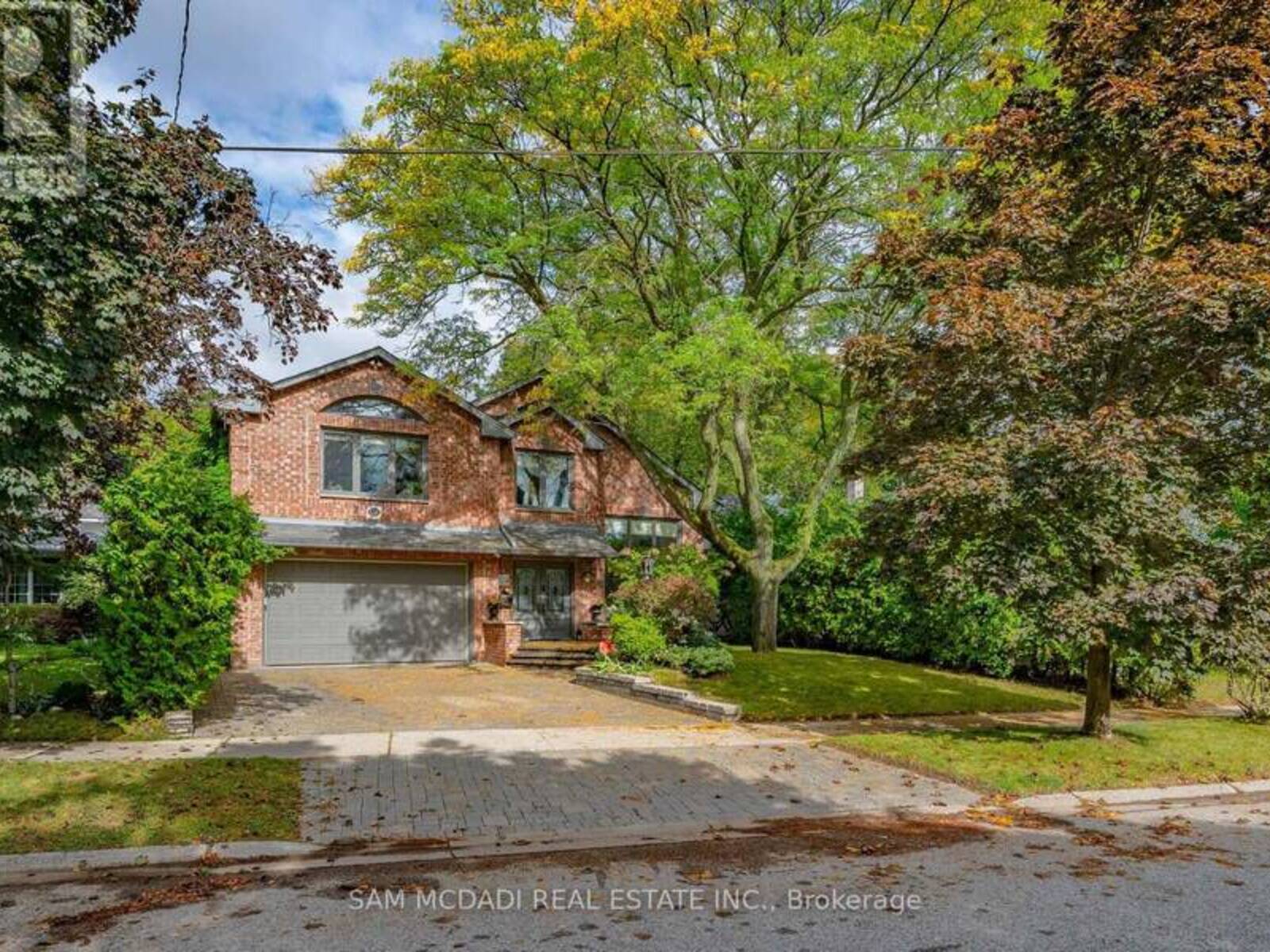 2221 GREENHURST AVENUE, Mississauga, Ontario L4X 1J5